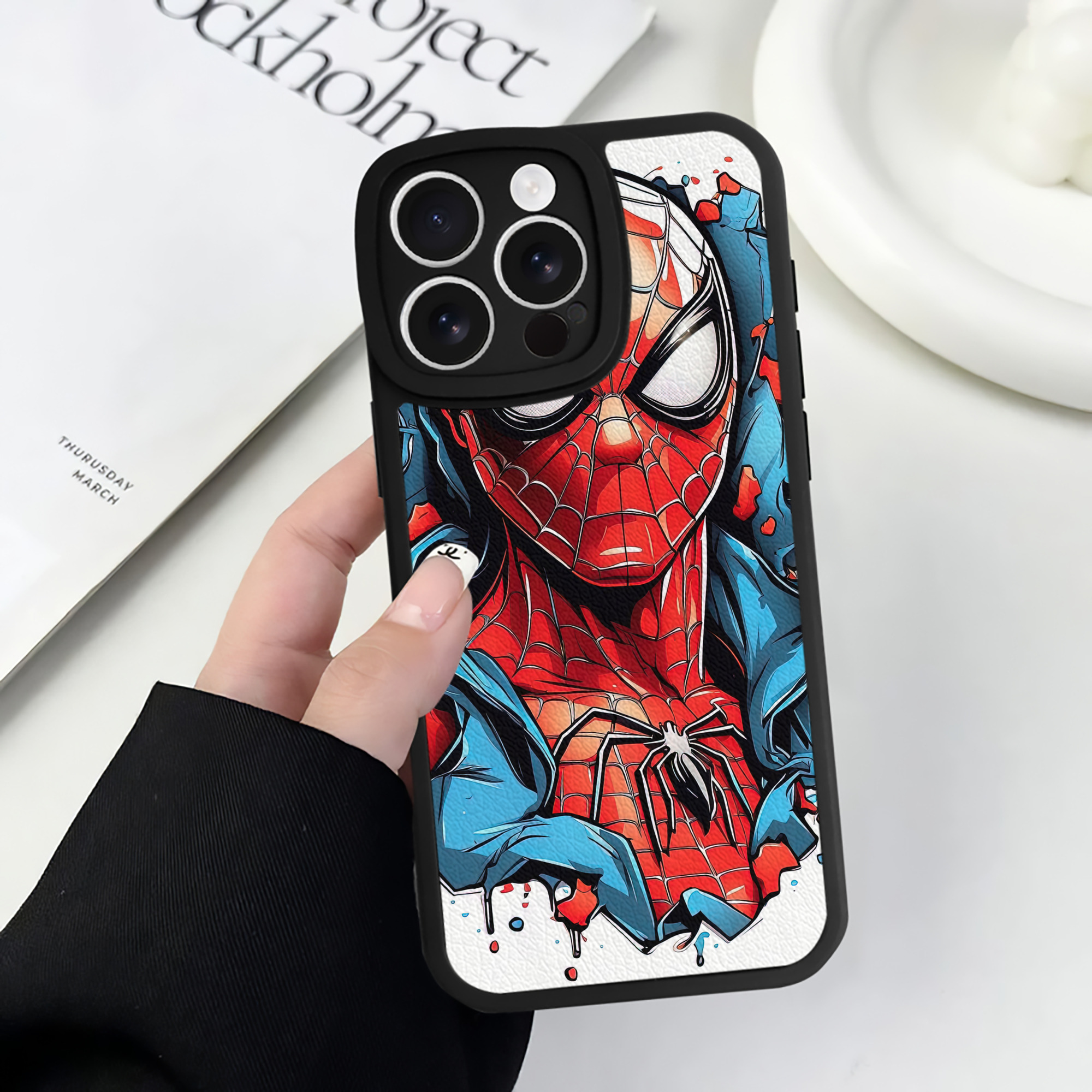 （画像用） Spider Man スパイダーマン 【iPhone 16シリーズ対応】シリコンスマホケース（レザー調） 材質：シリコン